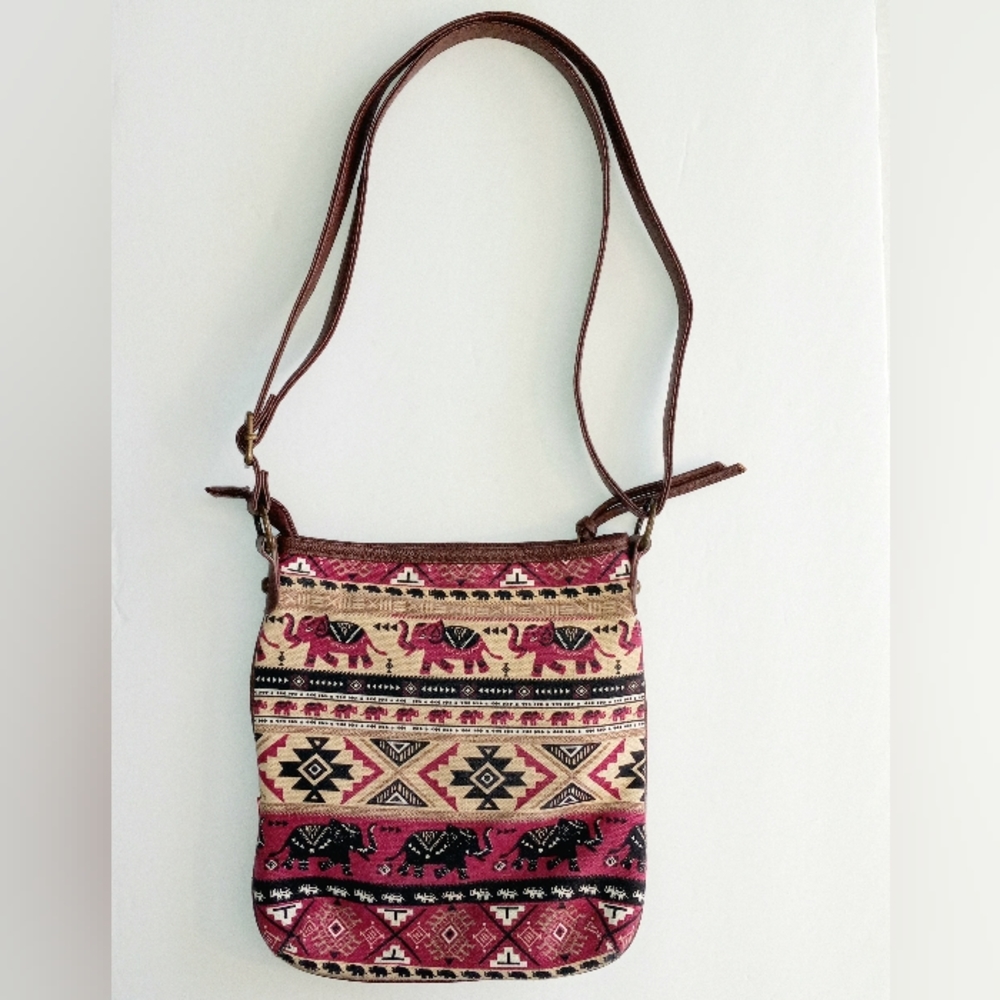 Unionbay women's crossbody bag with top zip and animal print design - Picture 2 of 9